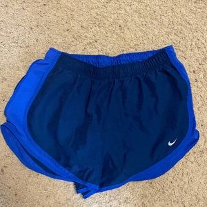 Large Women’s Nike Temp Short